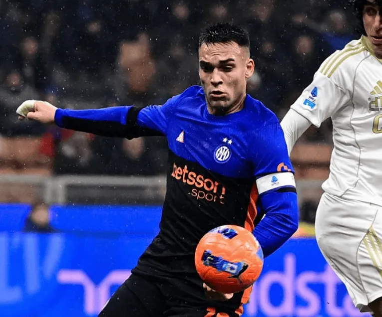 开云入口-劳塔罗本场打进1球，2关键传球2过人1拦截，对抗17胜8