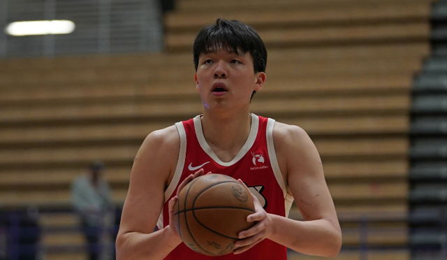 开云APP-今日继续休战！杨瀚森因背伤再次缺战G联赛：赛前曾参加热身训练