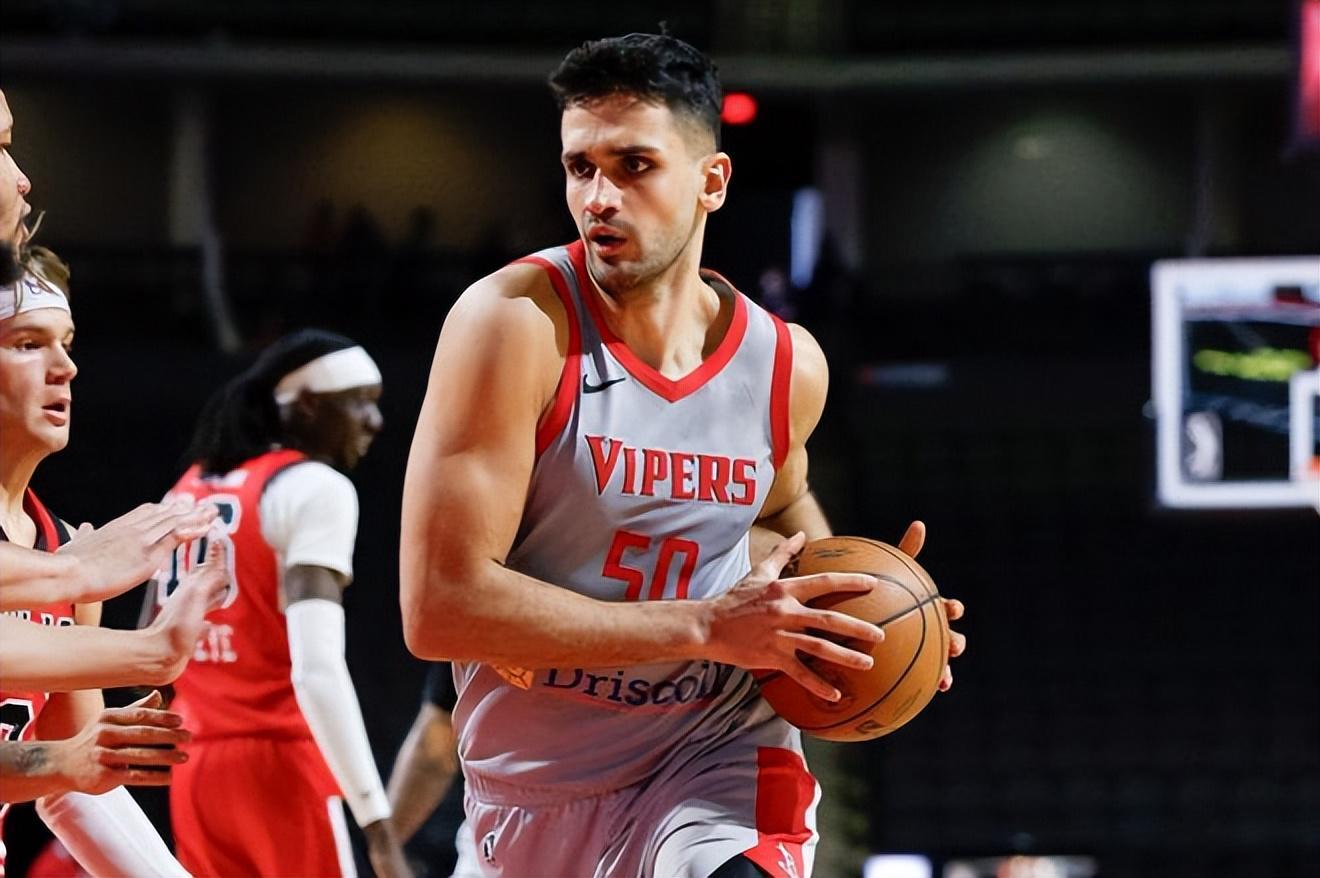 开云入口-火箭二队首秀表现抢眼，但土耳其中锋到了第二场立刻状态下滑了？